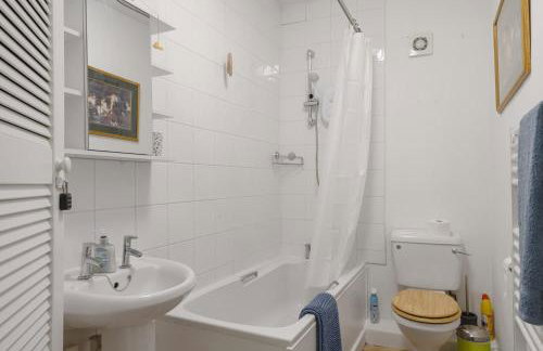 Grade II Listed Cottage in Central Taunton - Photo 10