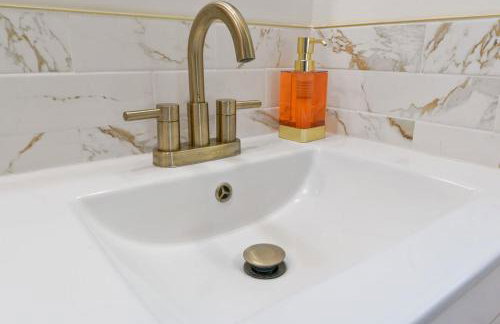 The Garden House Hot Tub Pool and Lush Garden Oasis - Foto 23