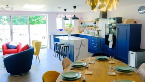 The Wave Cottage - 3 Bedroom with off road Parking for 3 Cars or Vans & EV point - Foto 3