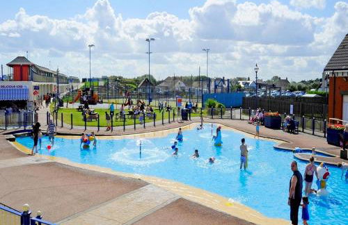 Romantic Cosy Cottage with Beach & Attractions just mins away! Perfect for Couples & Family Stays - Free Parking, Large Garden & Free WiFi - Foto 11