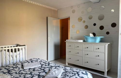 Rivage Maison spacieuse 10 p 5 chambres 2 sdb 2 WC tout confort avec jardin, belle terrasse aménagée, parking privatif, à 2 kms d'une petite plage, 3kms d'Omaha Beach et Port en Bessin - Foto 25