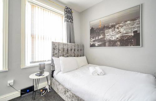 * Well equipped apartment for a relaxing cosy and luxurious fun stay + Free Parking + Free Fast WiFi * - Foto 19