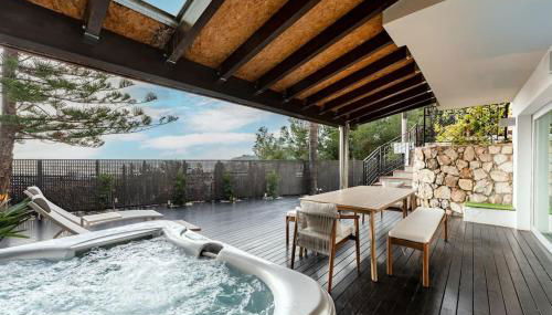 Exclusive Villa with Sea View Near Center - Foto 2