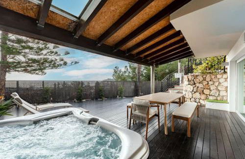 Exclusive Villa with Sea View Near Center - Foto 2