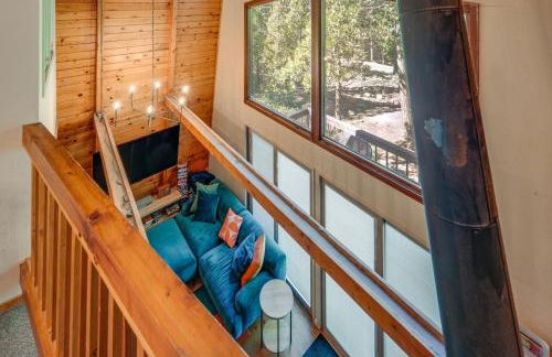 Charming Pinecrest Cabin with Private Deck - Foto 15