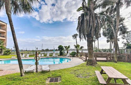 Steps to Galveston Beach Resort-Style Condo! - Foto 24