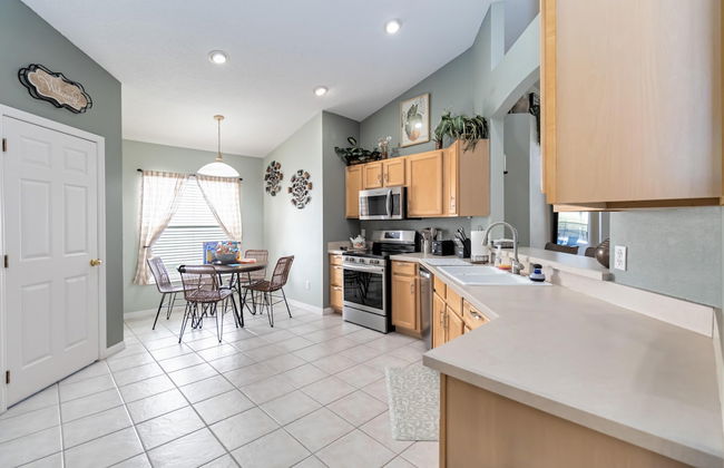 Amazing Vacation Home With Private Pool at Highland Reserve! - Photo 16