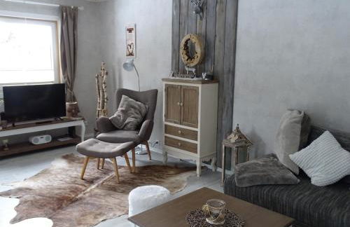 Hüttenflair am See mit Kamin - Foto 1