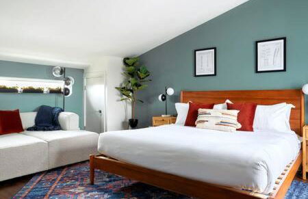 Hillsboro Village Rooftop Retreat with City Views, Sleep 12 with Gourmet Kitchen, Smart TVs & Garage, Walk to Vanderbilt, Pancake Pantry and Boutique Shopping, Minutes to Broadway, 12 South and The Parthenon, Perfect for Groups, 24Hr Hospitality - Foto 9