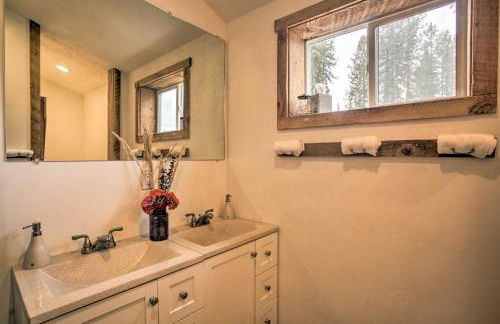 Rural Kettle Falls Bunkhouse with Airstrip and Trails! - Foto 15