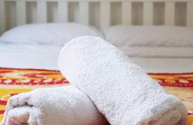 Bright Ground Floor Flat with Free Parking and Balcony Near Stoke Newington - Foto 9