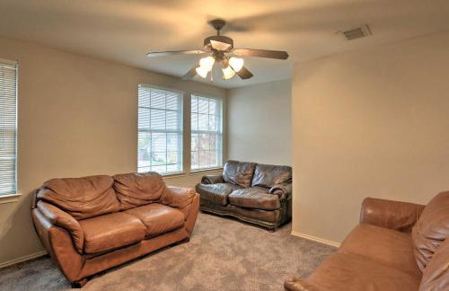 Quiet Arlington House with Yard near Joe Pool Lake! - Foto 11