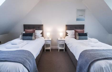 Cottage 16 by Together Travel - 3-Bedroom Coastal Retreat - Photo 4