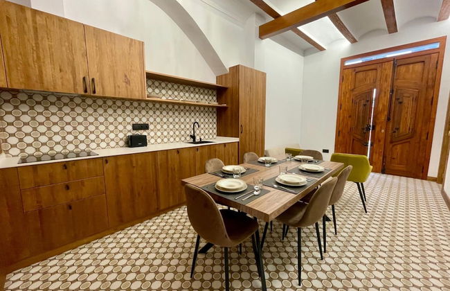 Los Angeles With 3 Bedrooms and 3 Bathrooms - Photo 8