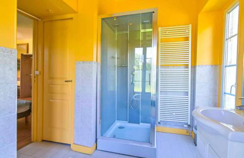 La Breteche-Le château et les dépendances - Photo 18