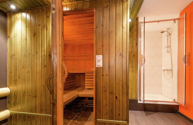 Holiday Home with Sauna, Garden, Terrace, BBQ & Fireplace - Photo 25