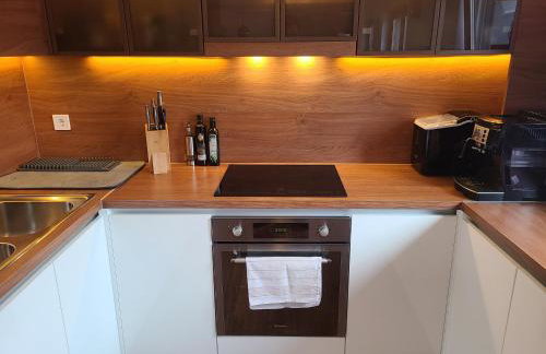 Modern 4-Star luxury apt - WFH Ready, Free Parking - Foto 11