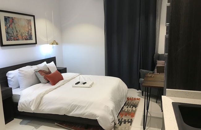 Embassy Gardens Premier Suites - Photo 2