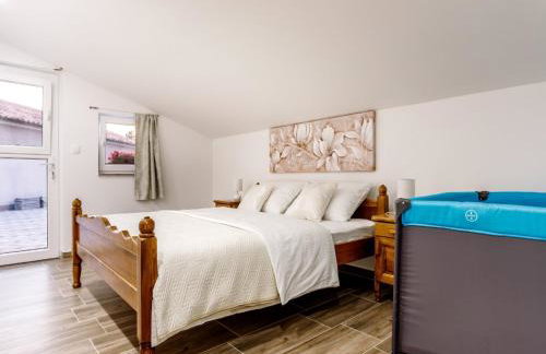 Torine - Capacious Holiday Home in Neorić with Heated Swimming Pool - Foto 5