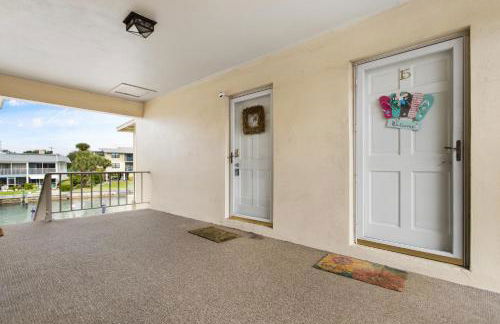 Funshine Pointe Capri - Photo 25