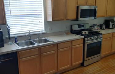 Family Friendly JUST LIKE HOME - Photo 2