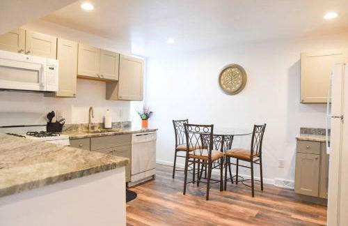 Perfect Mount Washington Home Walkable w Parking - Foto 8