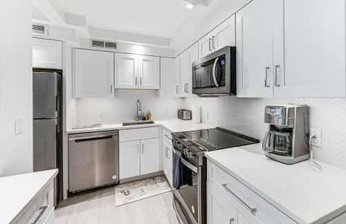 Coastal Downtown Naples Condo - Walk to the Beach! - Foto 10