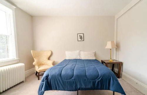 The Carew House Sleeps 10 Fenced 4BR Full Kitchen Steps2 YCP - Foto 18