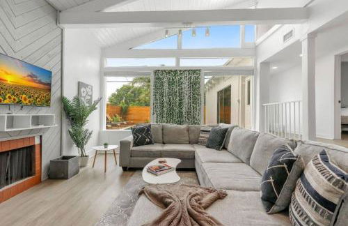 Oakland Oasis 4BDHeated PoolSpa5min to beach - Photo 10