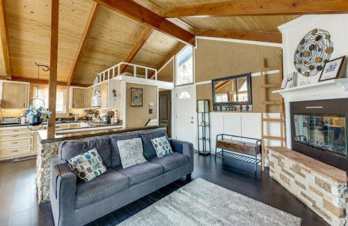 2 Mi to Lake Arrowhead! Mtn-View Hideaway with Deck - Foto 7