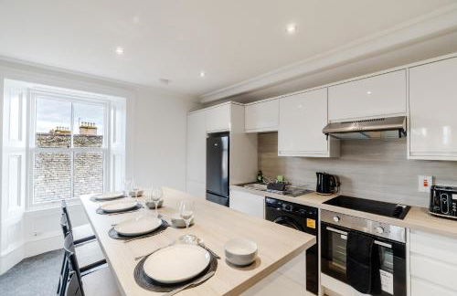 The Central 3BR Second-Floor Apartment - Photo 6