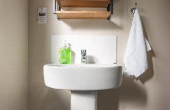 Cheerful 4-bedroom house with multiple car parking - Foto 20