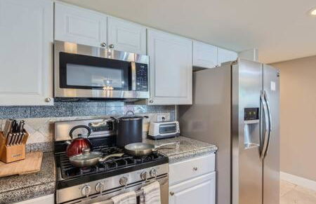 Awesome 3BR 2BTH 1 Block To Beach C2 - Photo 13