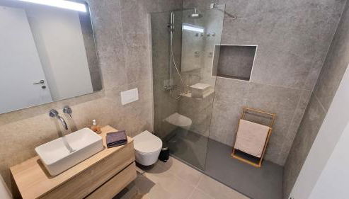 Sunlit Patio Retreat Near Ericeira by Lisbeyond - Photo 4, towels, Shower