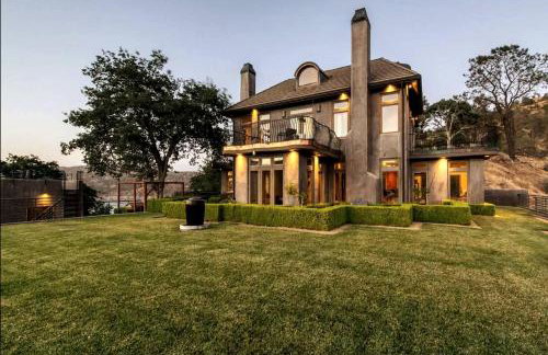 Serene Millerton Lake Villa w/ Panoramic Lake View - Foto 1