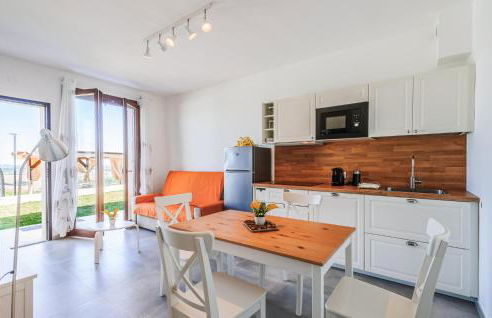 Awesome Apartment In Terre Roveresche - Foto 4