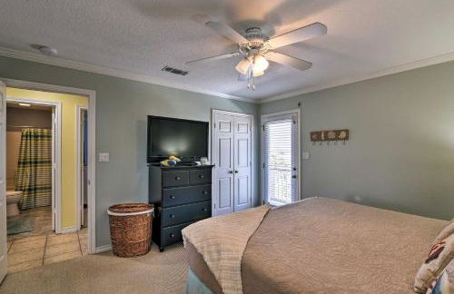 Walk to Galveston Beach Pet-Friendly Home with Deck - Foto 14