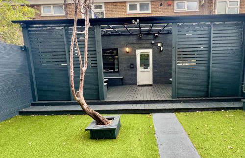 MODERN SUITES -5 Bedroom House- With FREE PARKING Birmingham city - Foto 12