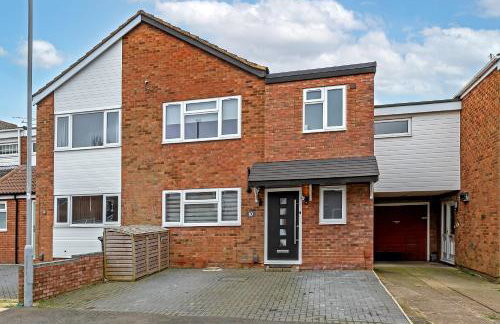 Contractors Dream~POOL TABLE~Close to Luton Airport~Three Double Bedrooms - Foto 43