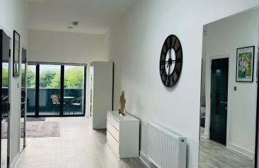 Luxurious New Home Near Airport - Photo 8