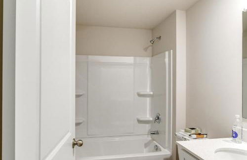 1 Mi to Golf Quiet Waukee Home with Fireplace! - Foto 17