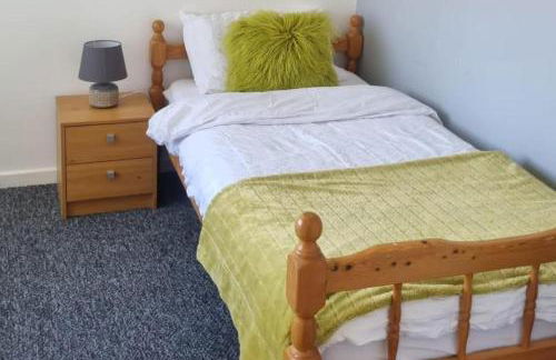Doncaster-House-Sleeps8-Parking-Garden - Foto 18