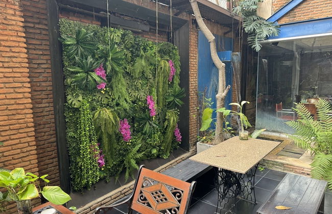 Silom convent garden - Photo 3