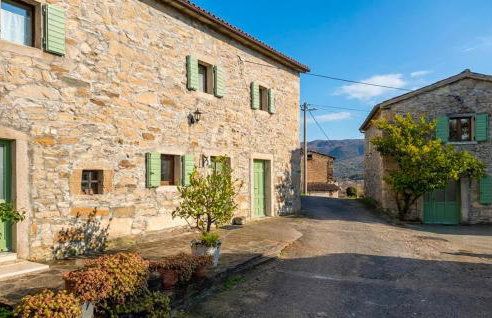 2 Bedroom Awesome Home In Buzet - Foto 6