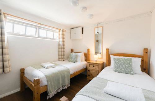 Cosy Cotswolds Cottage Farm Stay - Shepherds Rest - Photo 37