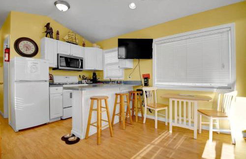 Surf City 2BR Model Home with Pool and Boat Ramp Access - Foto 3