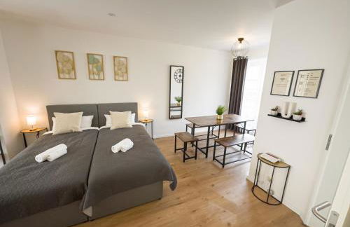 ImmoStay G#1 Ferienhaus - Parken & WiFi, 2 Balkone und 2 Bäder,4K - Foto 10