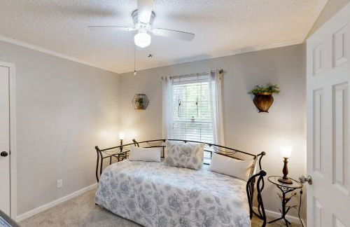 Renovated Retreat with Private Pool and Hot Tub - Photo 19