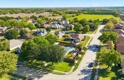 4-BD 2-BA with Backyard Pool Retreat + Game Room - Foto 43