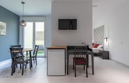 Chic & Comfortable Apartment, Private Terrace - Photo 11